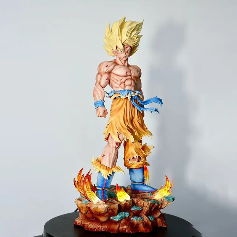 Figura de Goku Super Saiyajin con base LED – Dragon Ball